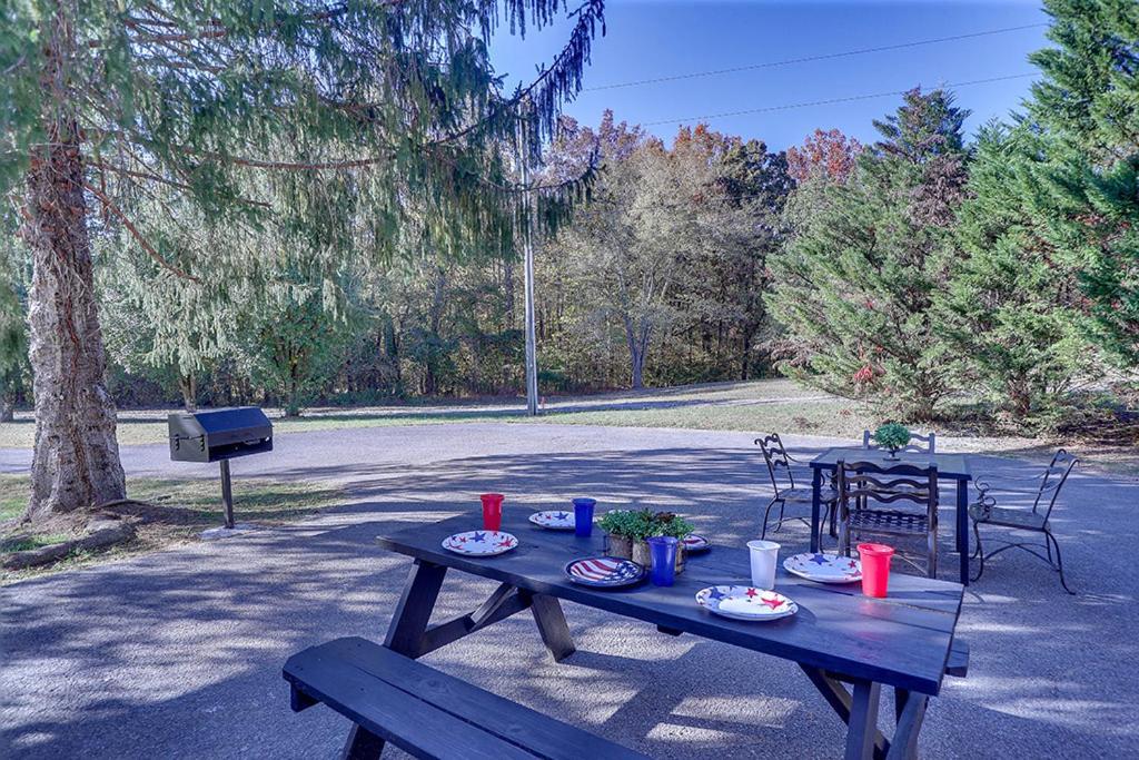 Entertainment Galore! Luxurious Property, Spectacular & Peaceful Setting, Great Location, Close To Major Attractions!! Pigeon Forge Dış mekan fotoğraf